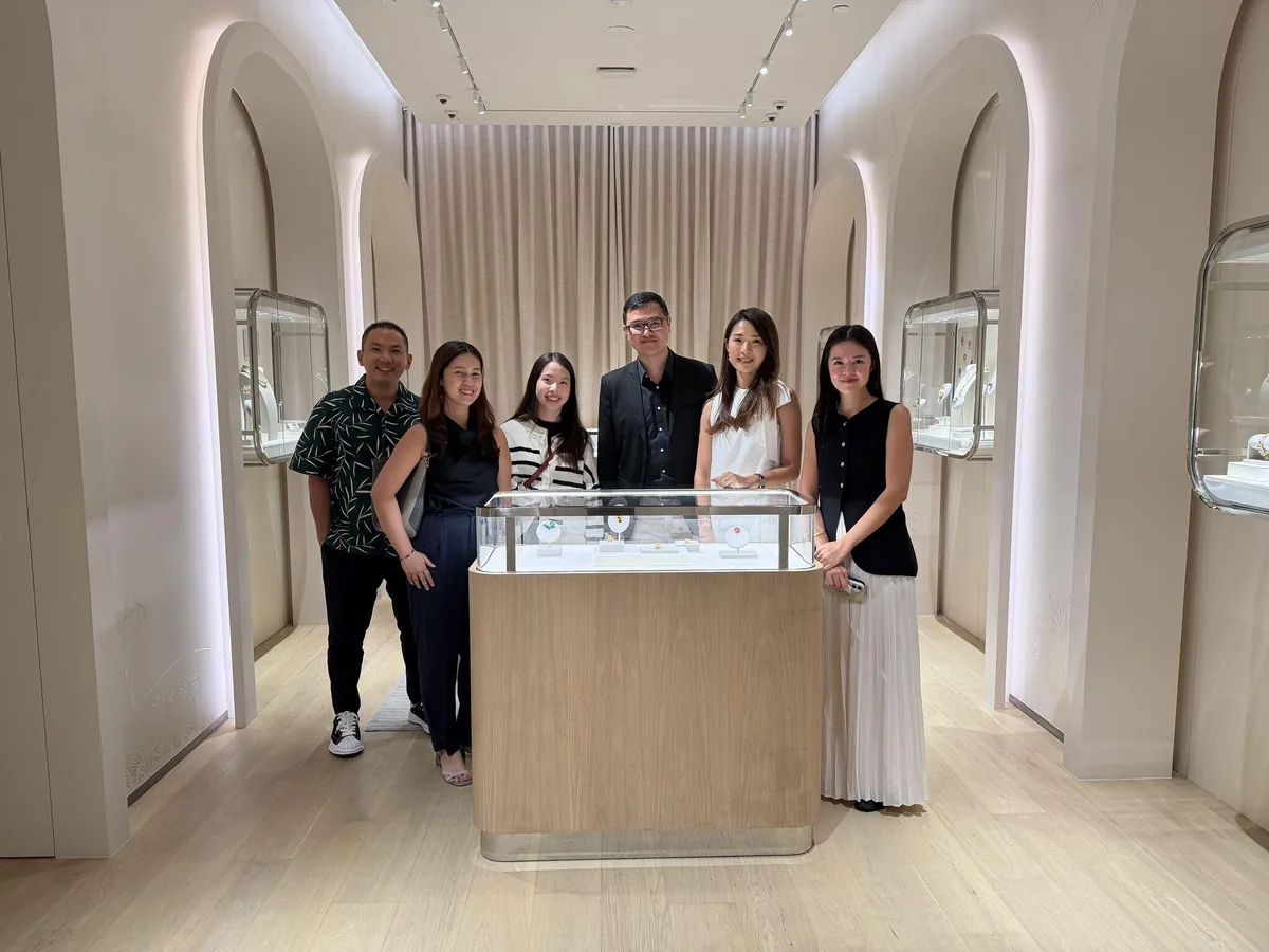 Reception team welcoming visitors at L'ÉCOLE, School of Jewelry Arts, Asia Pacific